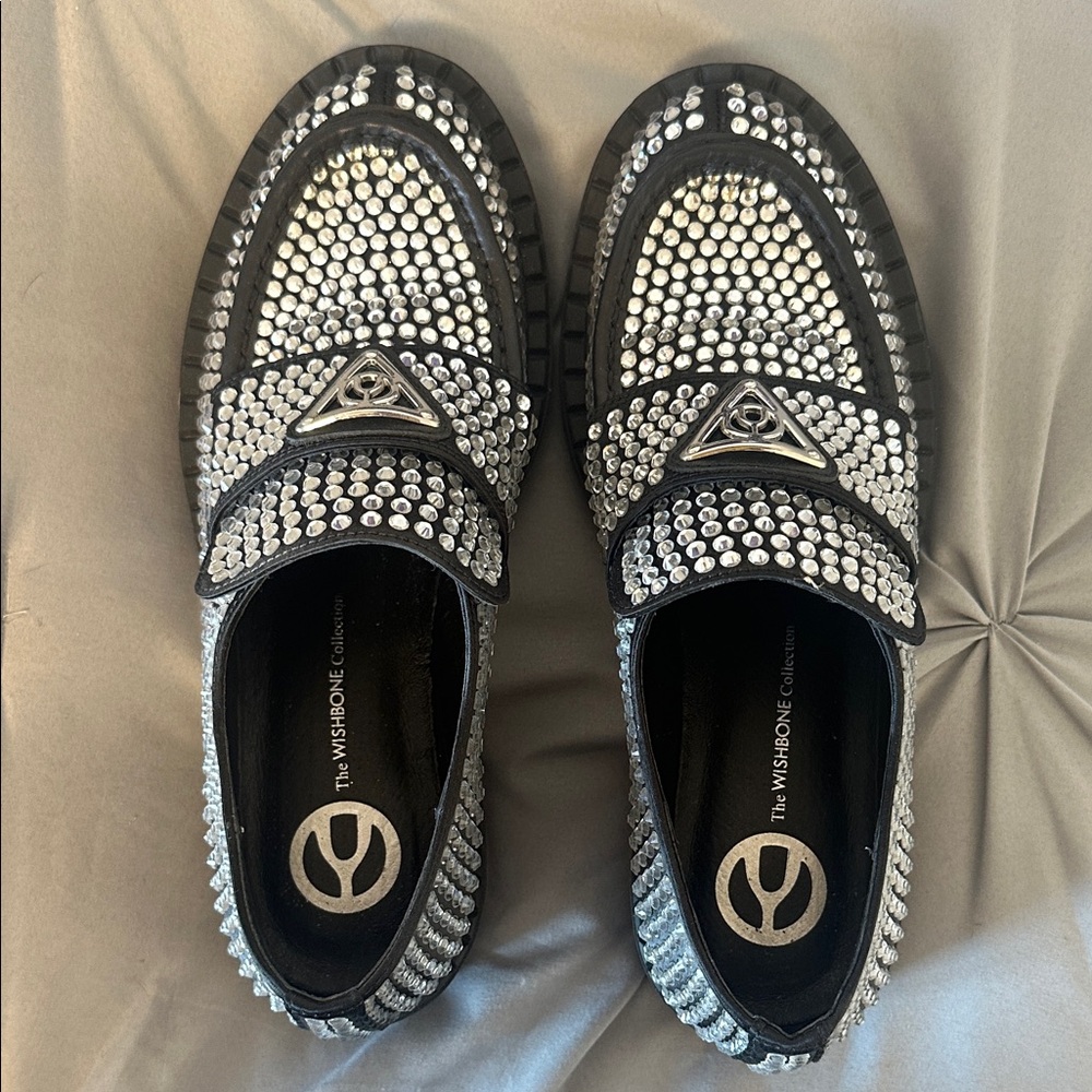 The Wishbone Collection Women's Black and Silver Studded Loafers